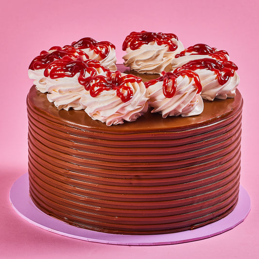 LAYERS GUAVA AND DULCE DE LECHE CAKE